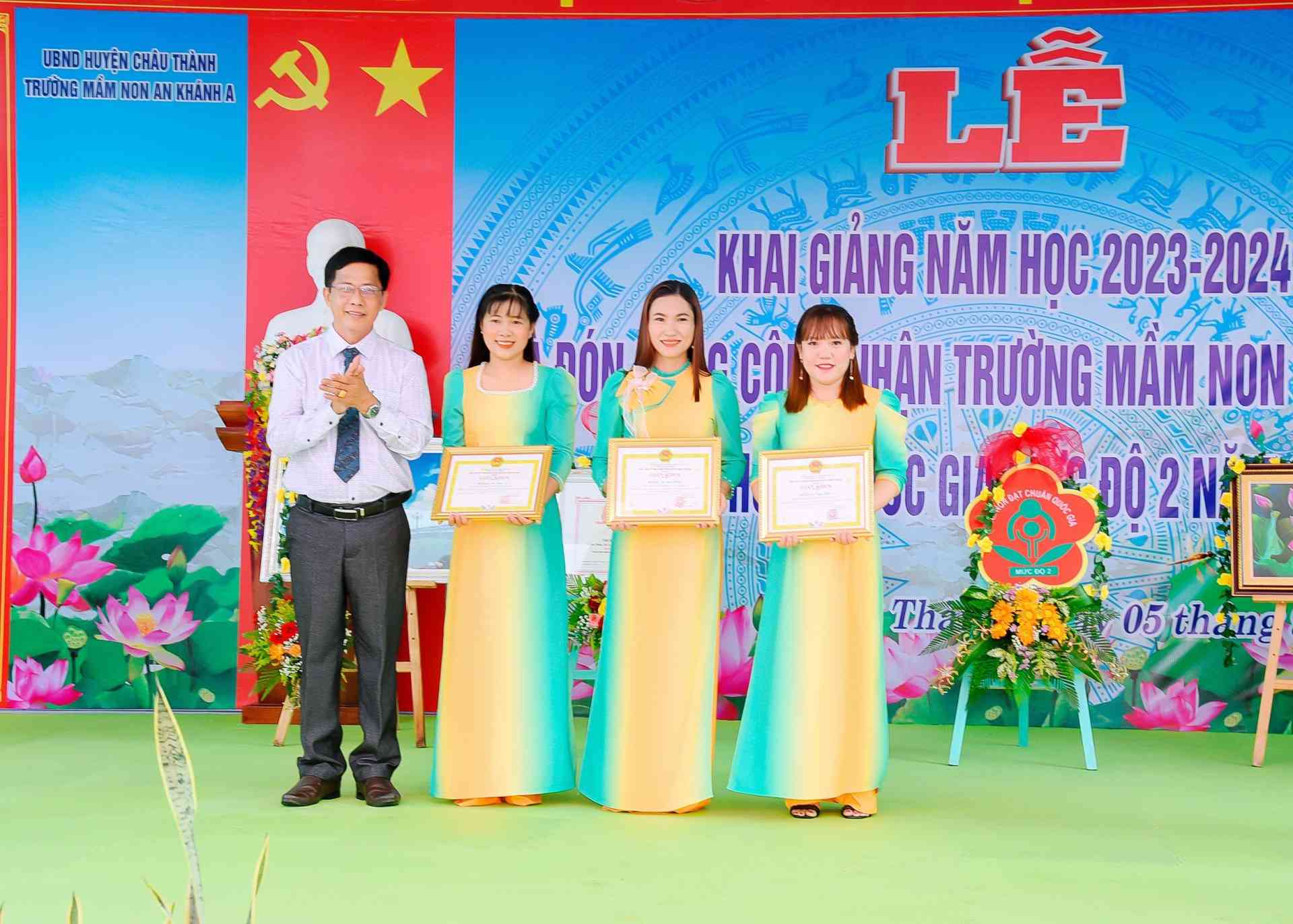 khen thuong huyen